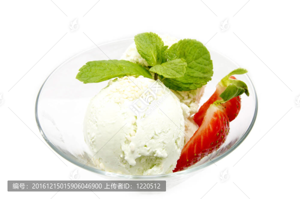草莓冰淇淋