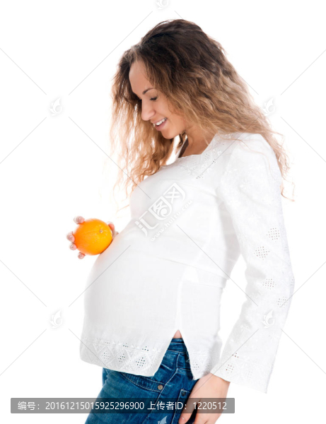 美麗的懷孕的年輕女子與漂亮的胃控股蘋果；孤立的白色