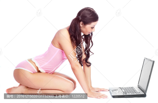 帶筆記本電腦的女人