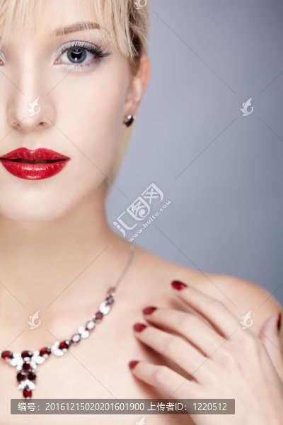 女人的項(xiàng)鏈