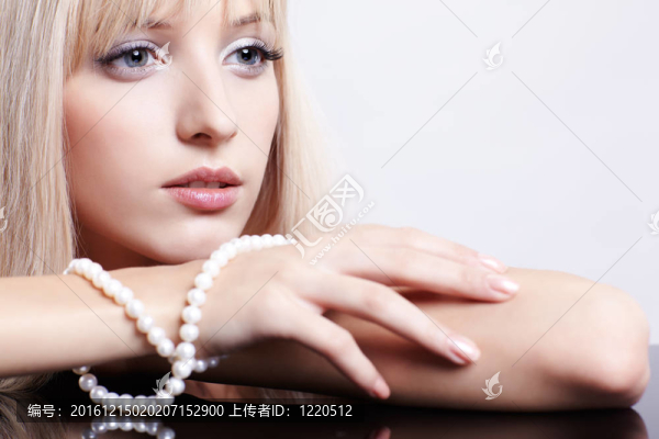 金發(fā)珍珠繩