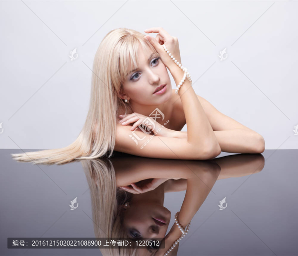 美麗女孩珍珠