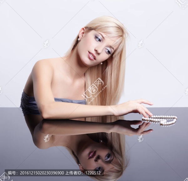 女人的項(xiàng)鏈