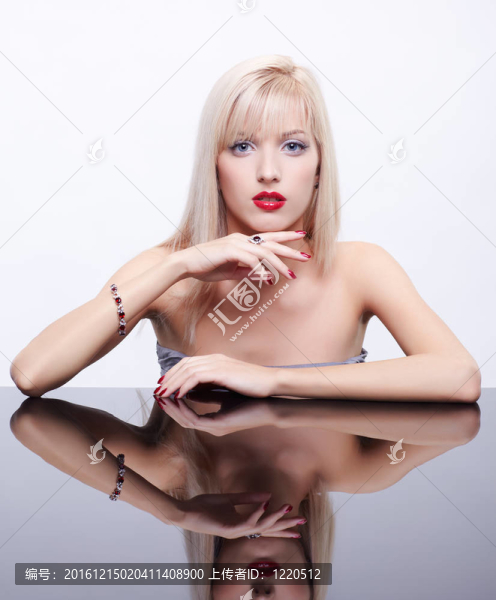 美麗女孩的珠寶