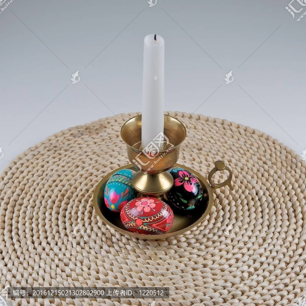 復活節(jié)彩蛋在candlectick。