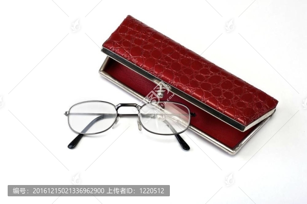 舊眼鏡和案例。