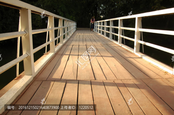安排一個(gè)木橋