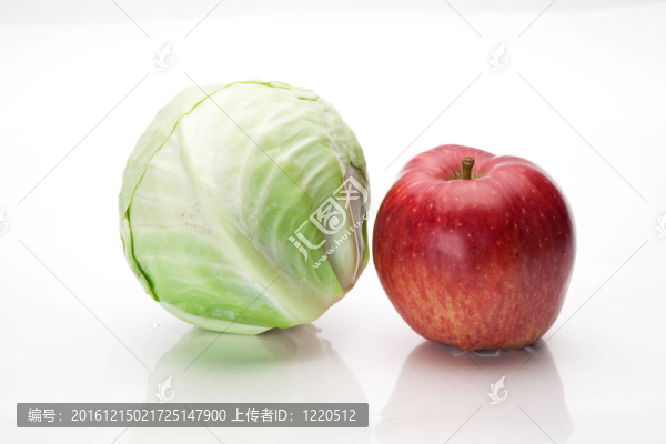 在白色的卷心菜和蘋果