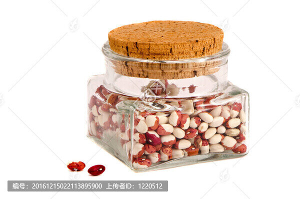 孤立的玻璃瓶五顏六色的豆子