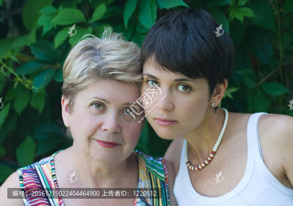 母親和女兒