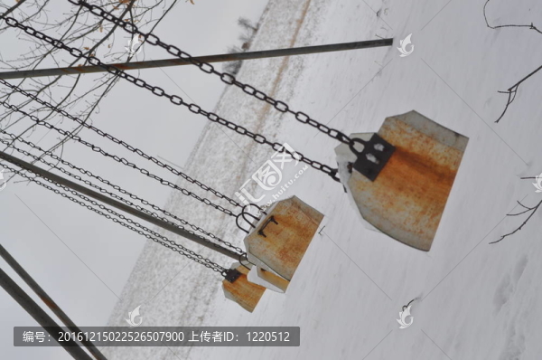 在冬天的鄉(xiāng)村搖擺