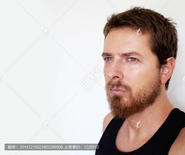 英俊的男人的臉白色隔離