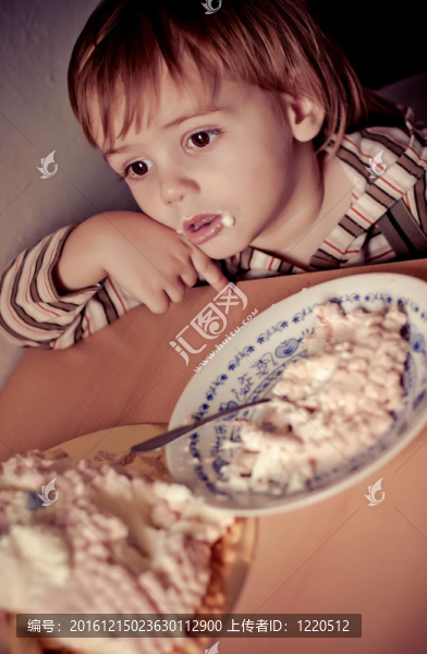 可愛的孩子慶祝生日