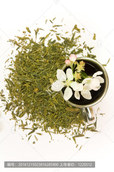 一杯茶的花和茶葉
