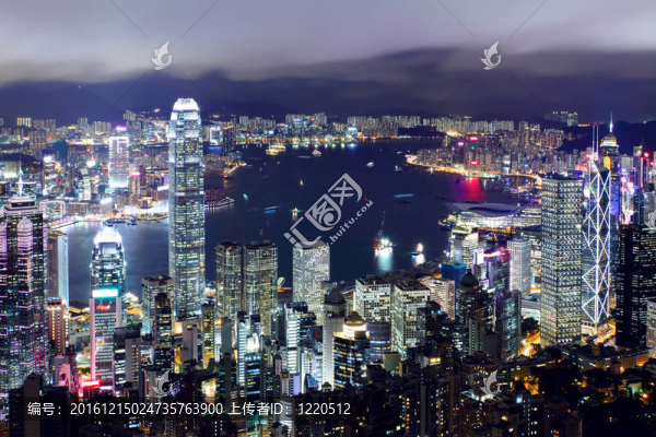 香港的天際線在夜間