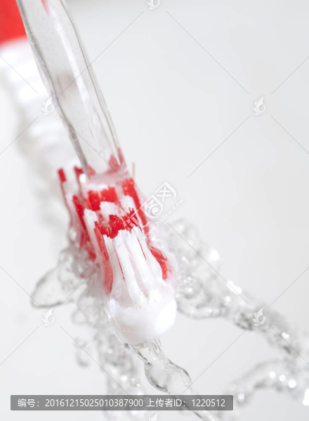 在水潑Toothbrush