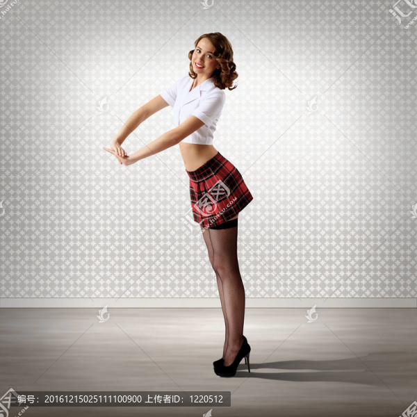 女人穿著復(fù)古風(fēng)格