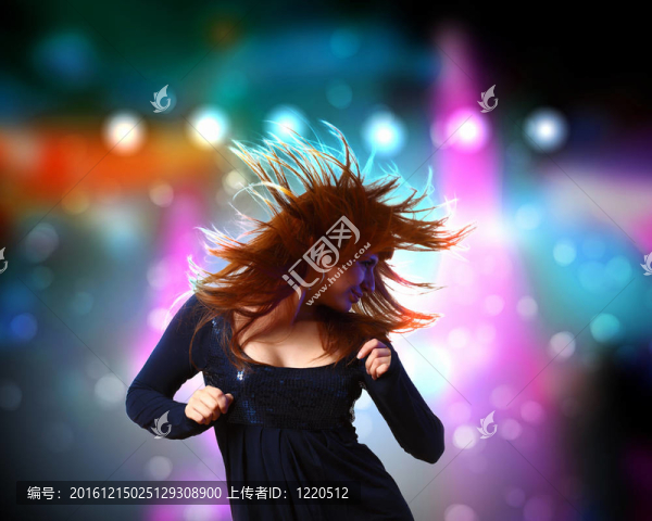 年輕的女人和迪斯科背景