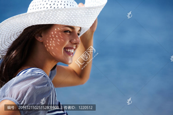 女孩在度假