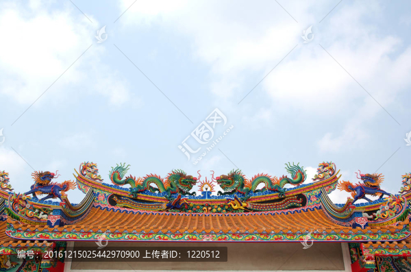 中國龍雕像，神廟的屋頂