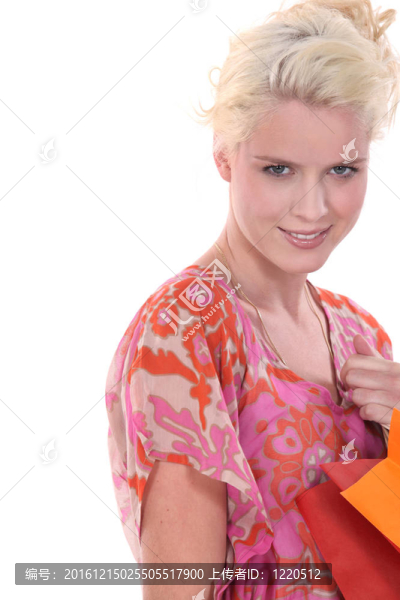 金發(fā)女人的購物袋