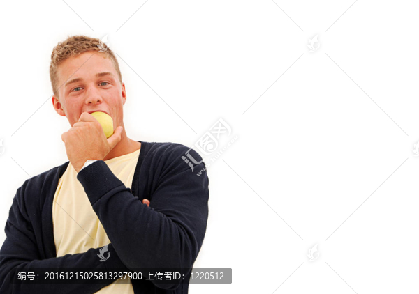 年輕人吃蘋果