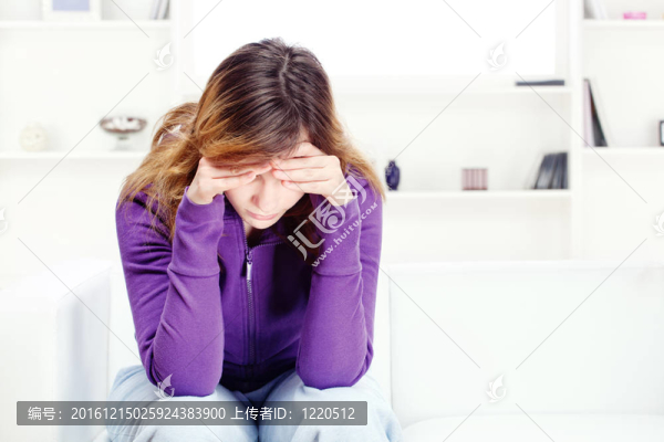擔(dān)心十幾歲的女孩在家里