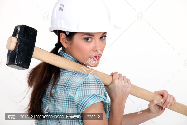 女士拿著木槌