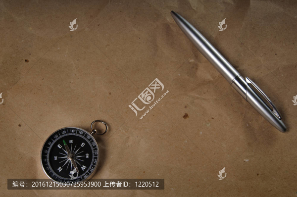 羅盤和筆