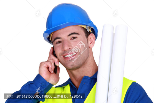 建筑工人在打電話