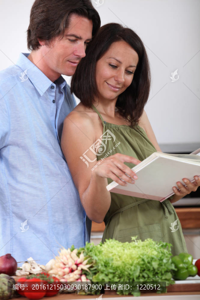 夫婦在廚房菜譜
