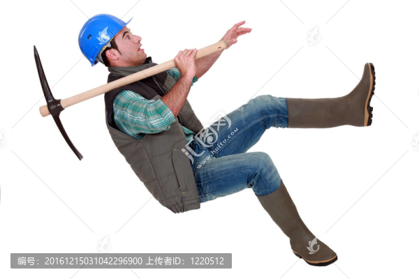 男子用鎬脫落的椅子