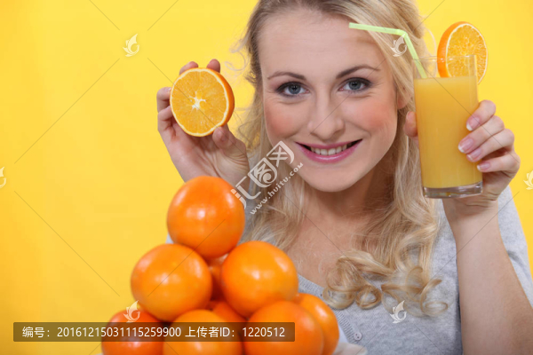 女人與橘子