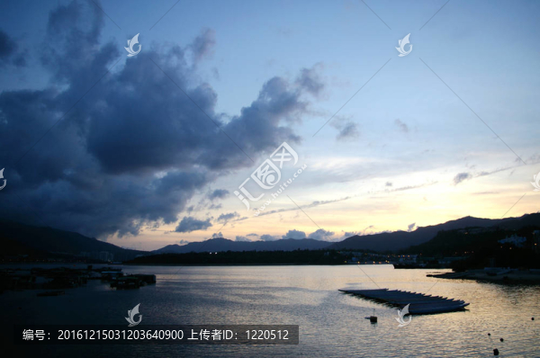 香港沿海岸的日落