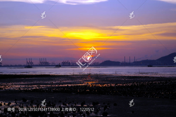香港沿海邊美麗的日落