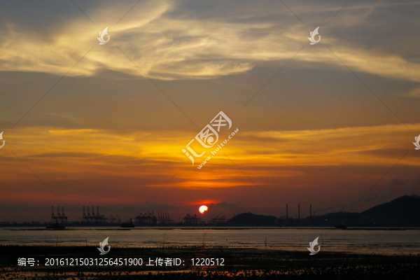 香港沿海邊美麗的日落