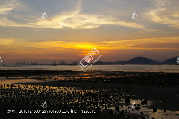 香港沿海邊美麗的日落