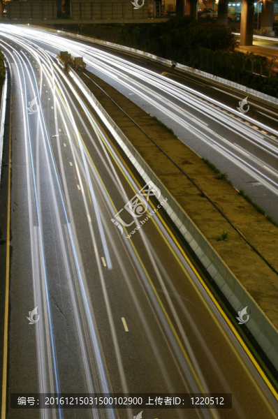 光線軌跡在公路
