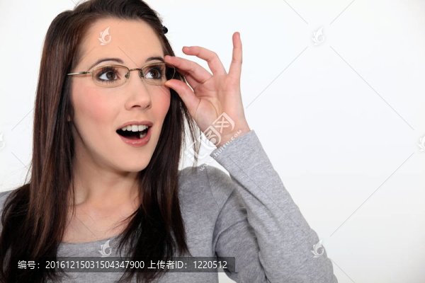 戴眼鏡的女人