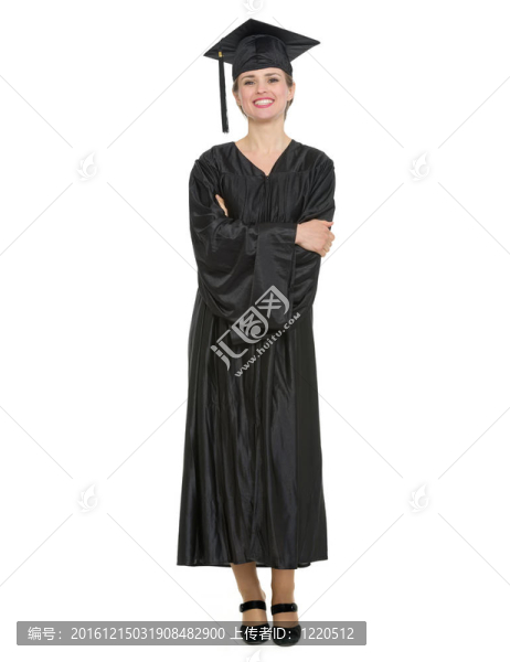 女子畢業(yè)帽和長(zhǎng)袍的全長(zhǎng)肖像