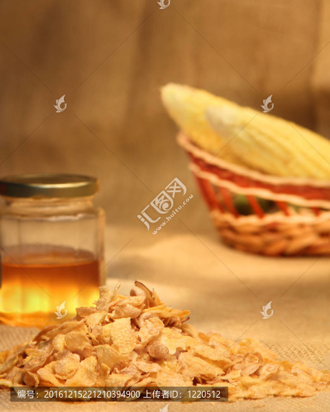 玉米片用蜂蜜和玉米棒子