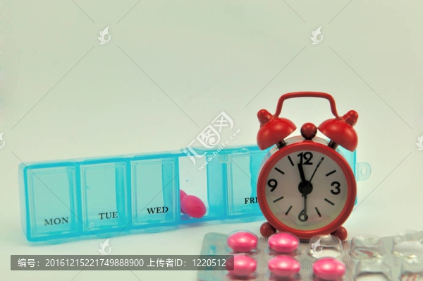 日丸盒和紅色的鐘