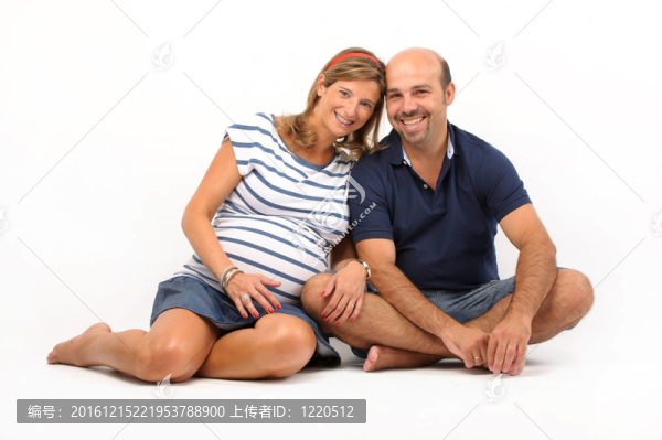 夫婦一起在地板上