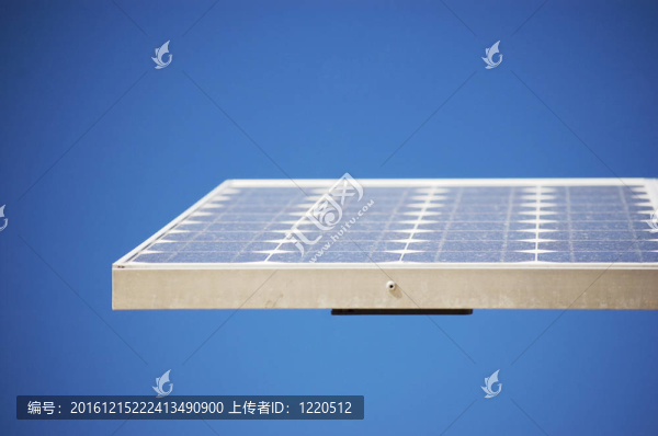藍色的太陽能電池板