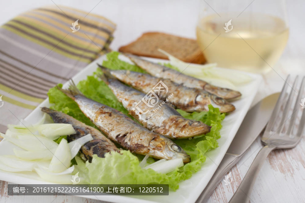 沙丁油魚炒生菜