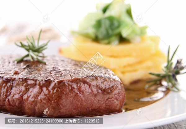 烤肉和蔬菜