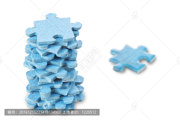 白色背景上的一堆拼圖。