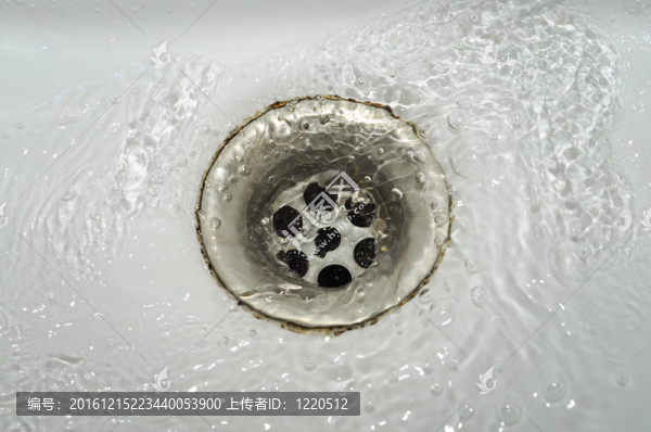 帶流水的流域排水