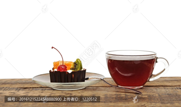美味的水果蛋糕和一杯茶