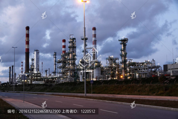 夜間煉油廠